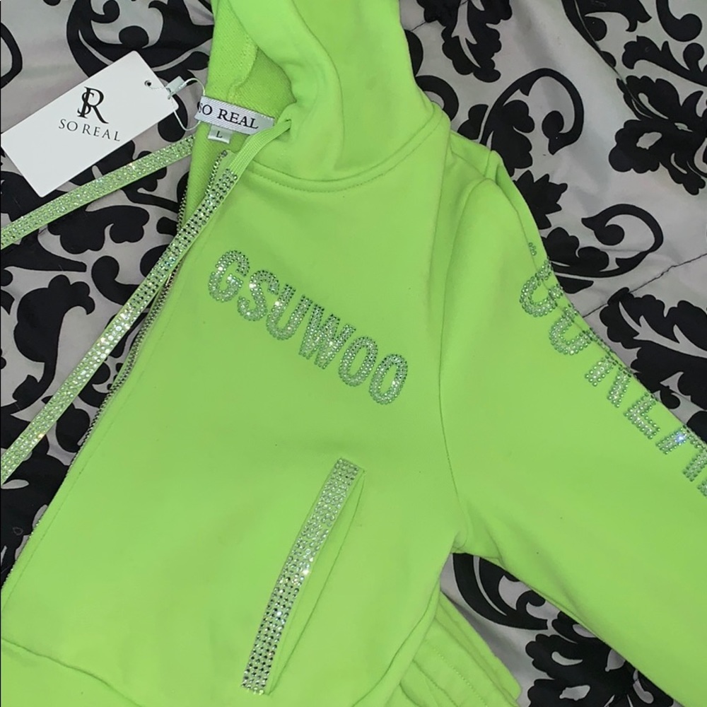 Gsuwoo “Shop So Real”